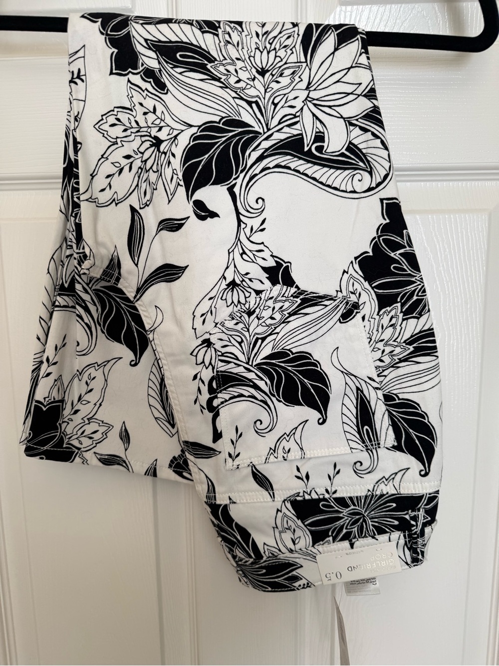 Chico's Black & White Floral Cropped Pants